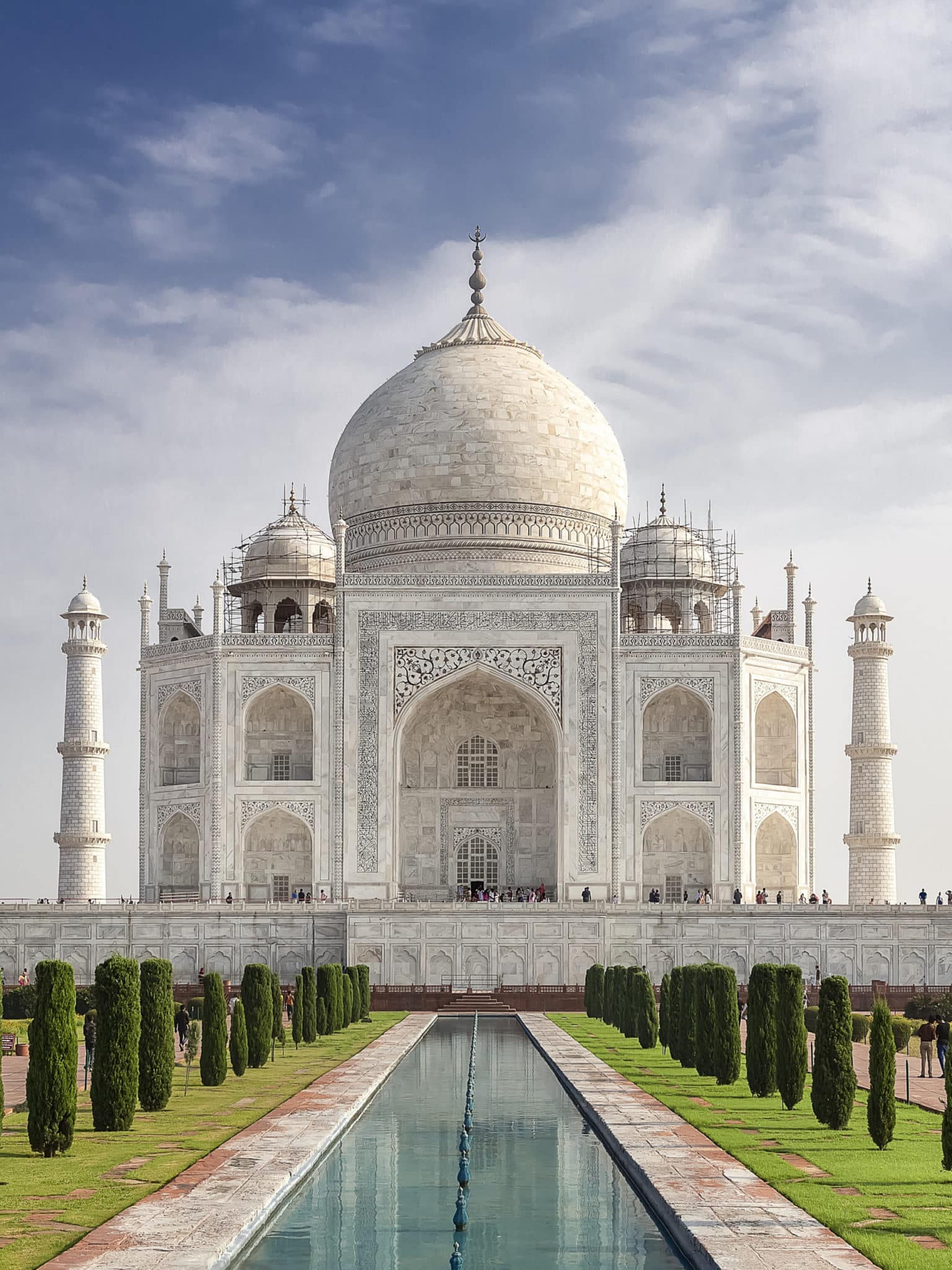 A mesmerizing shot of the famous historic Taj Mahal in Agra, India